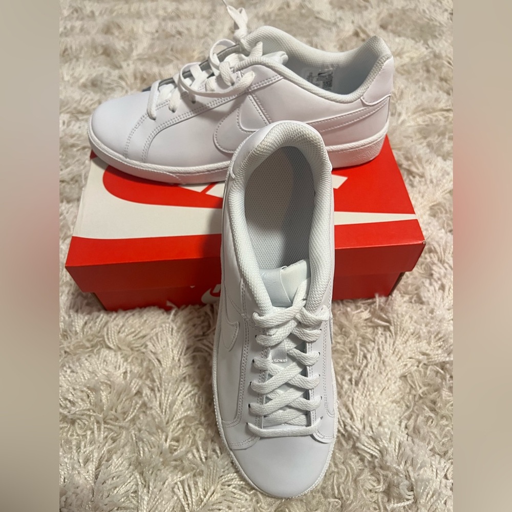 NIB Nike Court Royale Women’s Sz 10